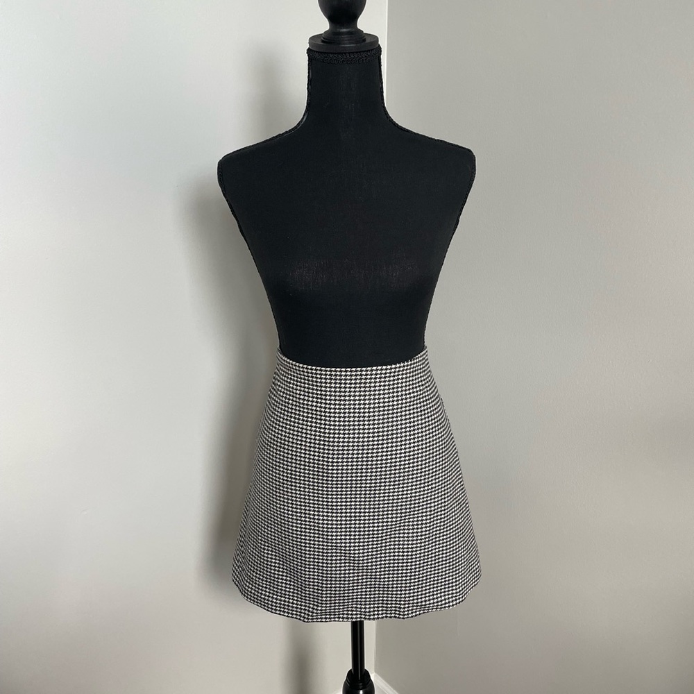 Aritzia Wilfred Black and White Houndstooth Mini Skirt